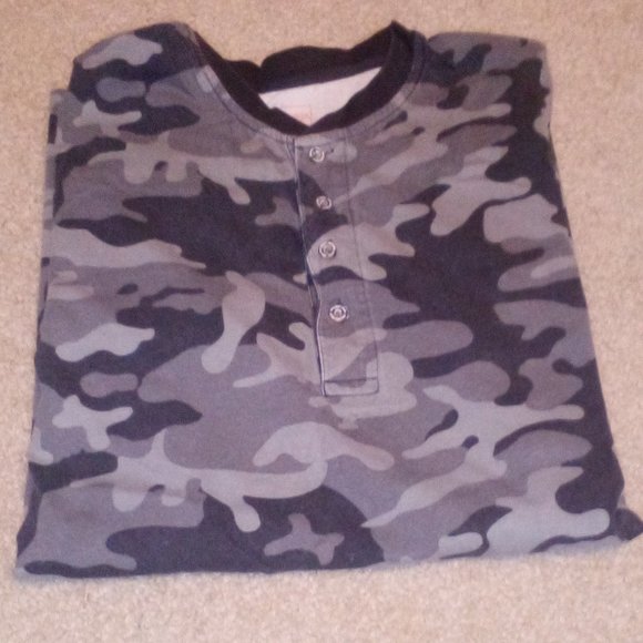 Camo T-Shirt and Shorts Bundle:  Button Down.  Pockets on Shorts - Picture 2 of 10